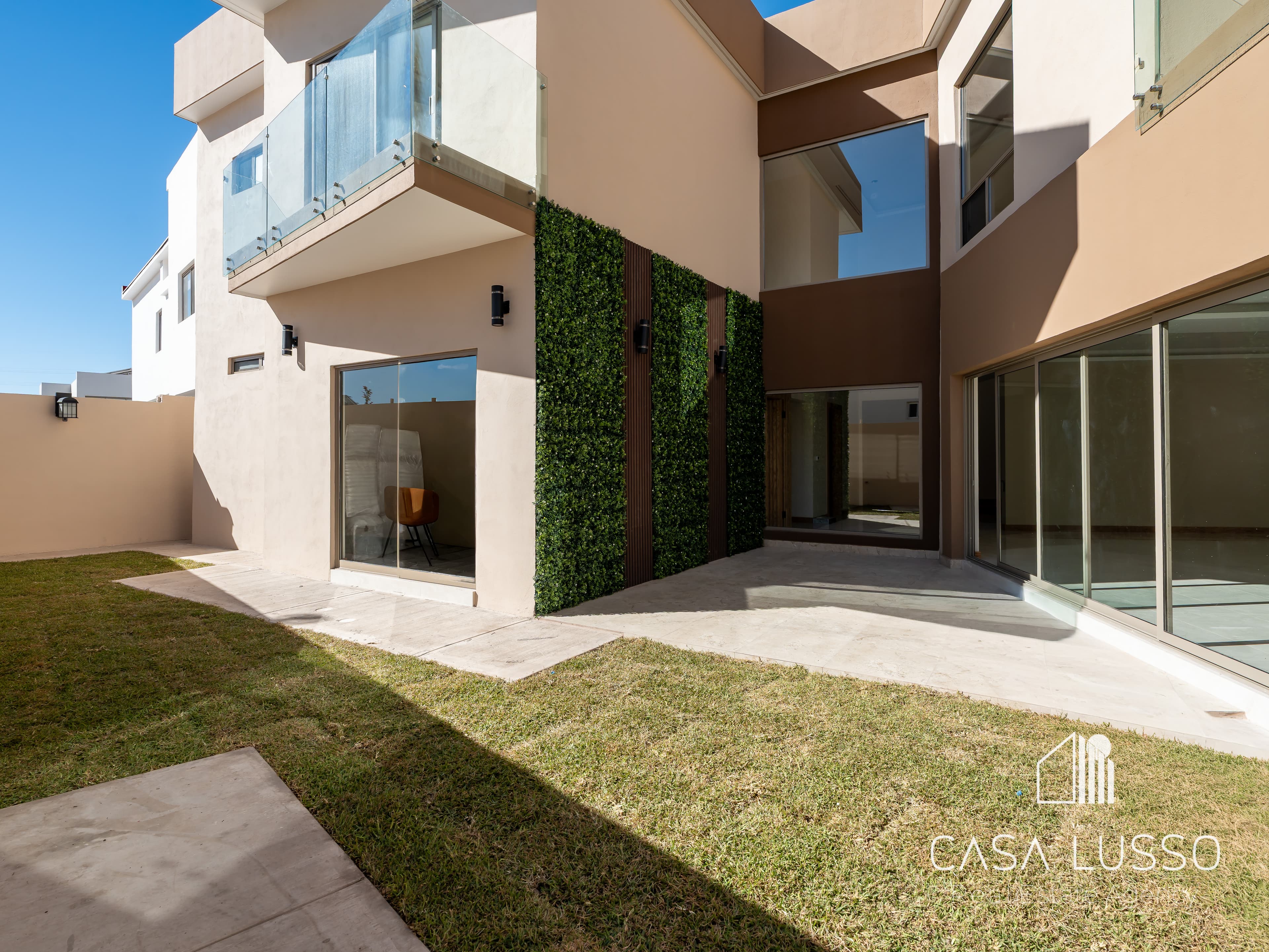 Detalles de proyecto residencial: Carpintería, iluminación y acabados